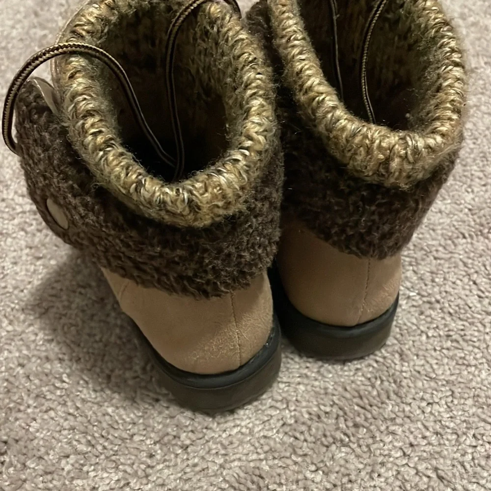 Cliffs by White Mountain Tan Ankle Boots Women’s 5.5 Lace Up Cozy Knit Cuff